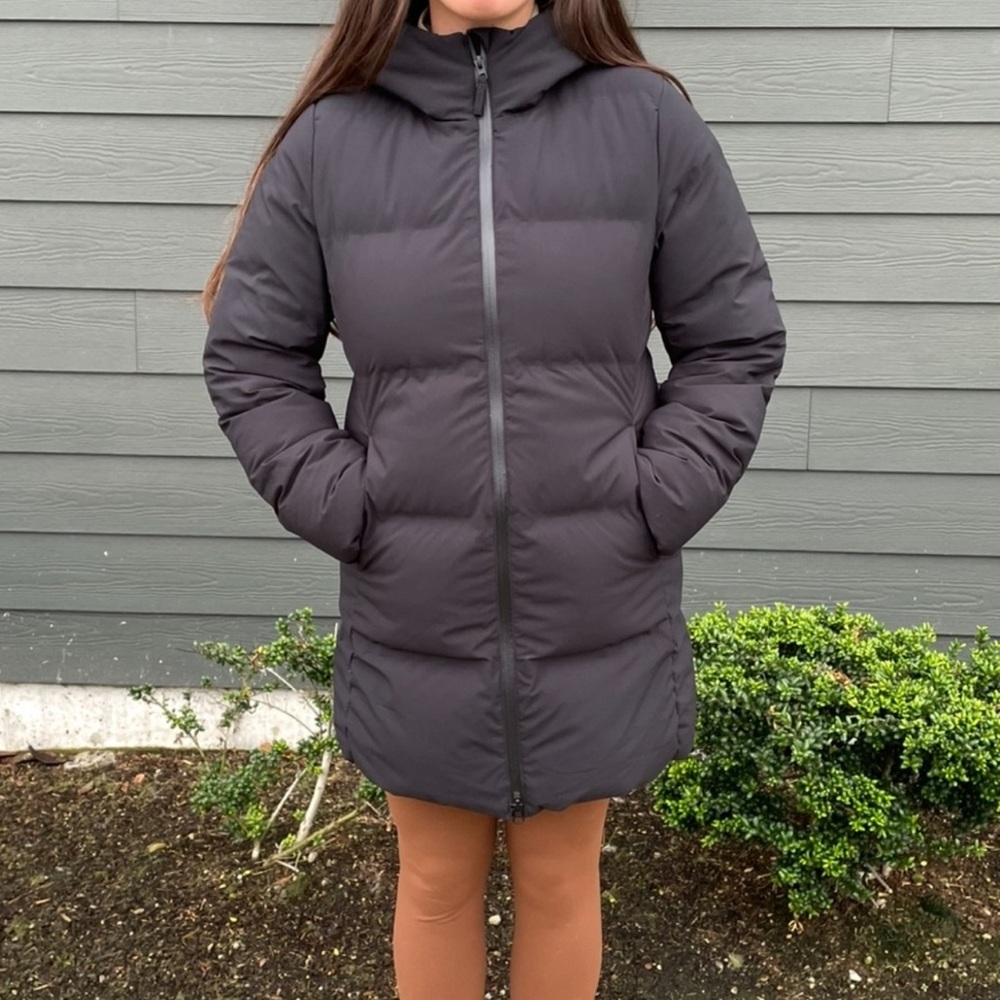 NWOT Uniqlo Black Seamless Short Coat M.